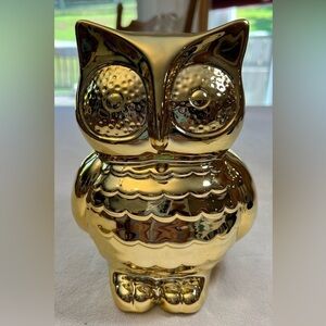 Gold Owl Bank Handmade Ceramic
Beriwinkle 7.5" Bank NEW